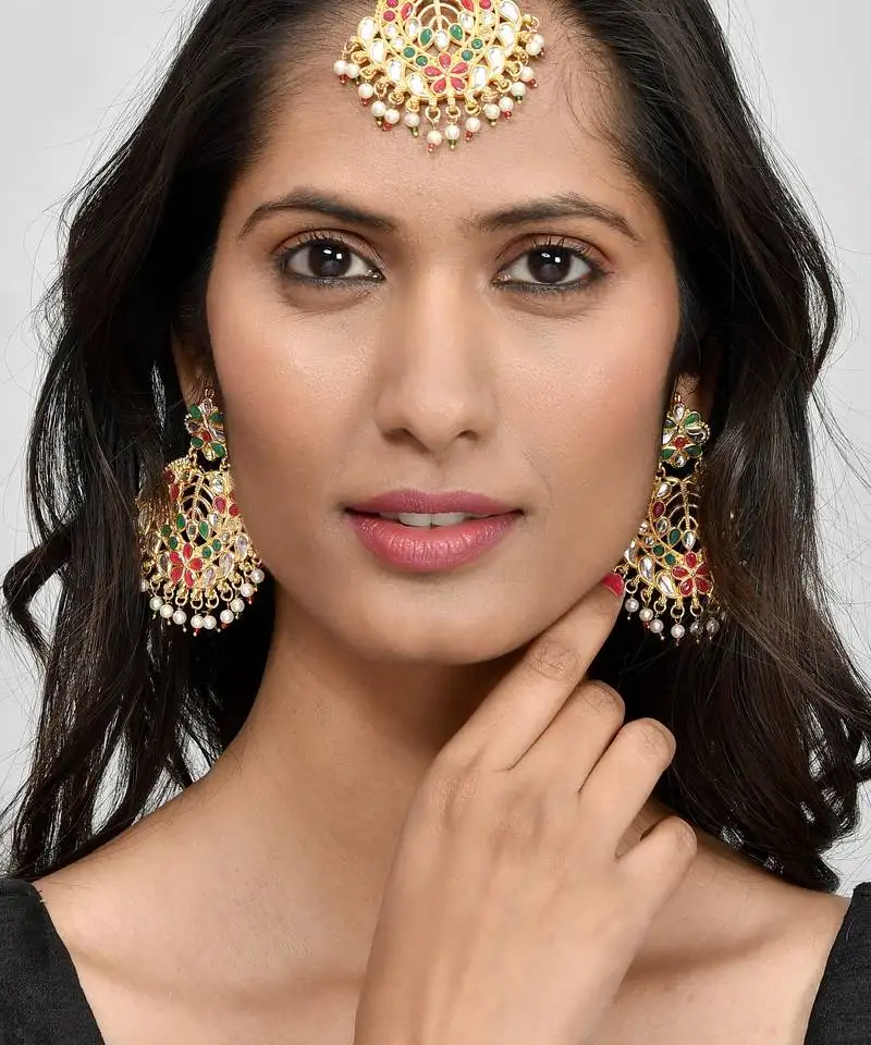 Women gold-plated red & white kundan studded maang tikka with earrings