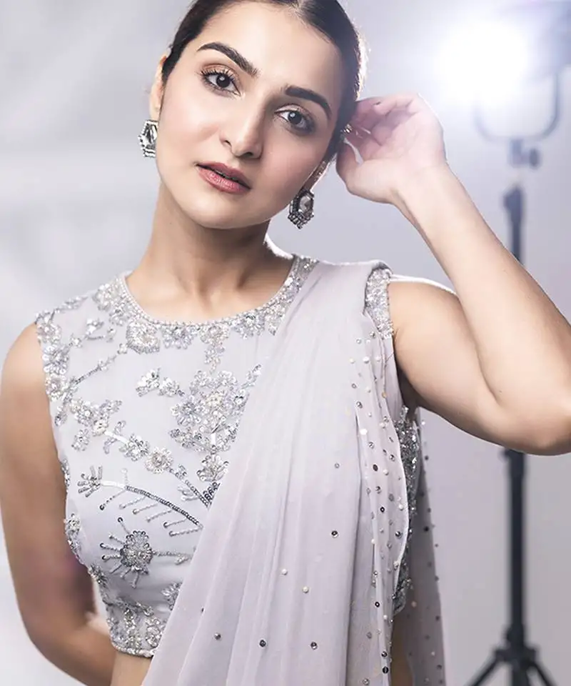 Lilac georgette plain saree with embroidered blouse