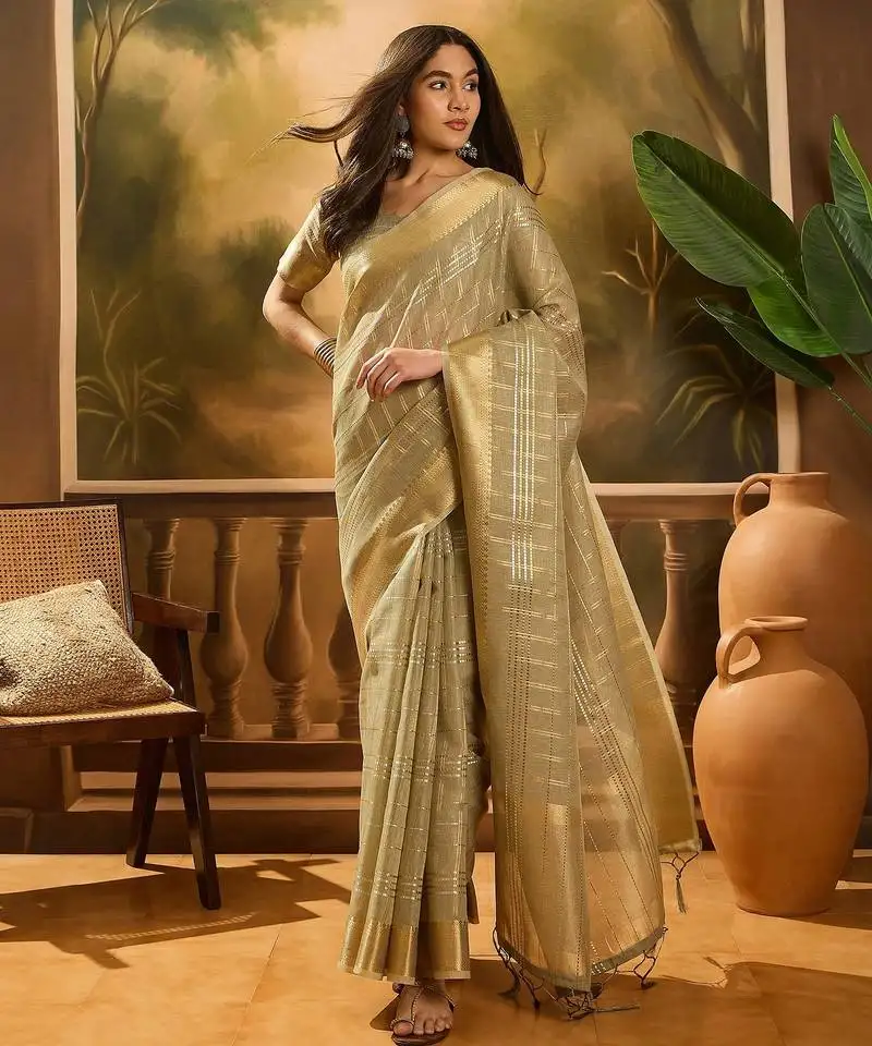 Pista organza jacquard saree with unstitched blouse piece