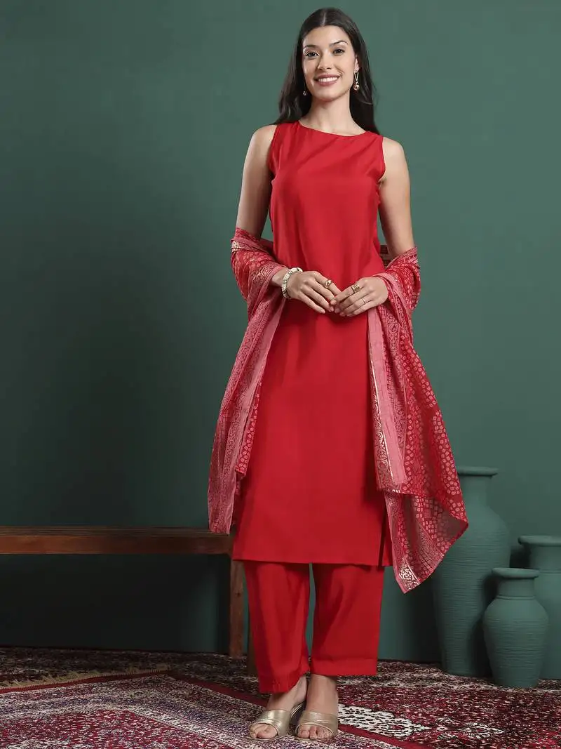Red silk blend sleeveless kurta pants dupatta set