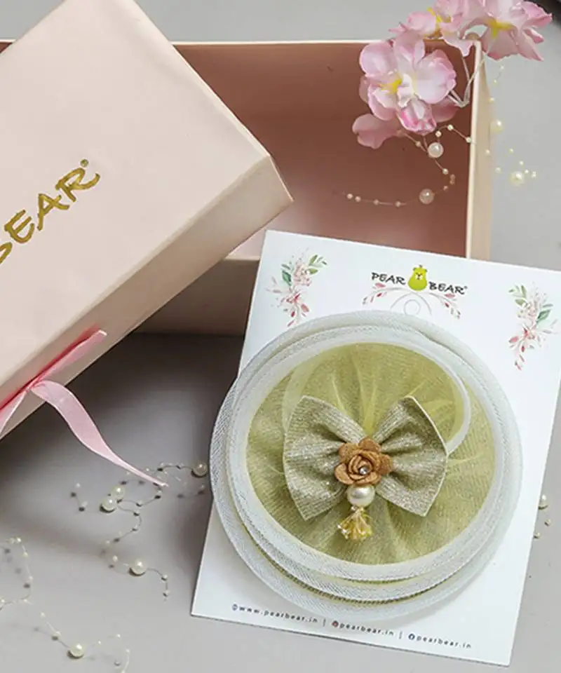 Golden plain net fascinator