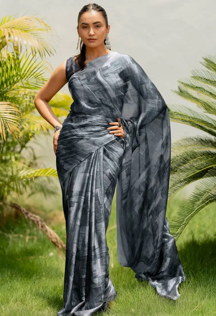 Grey chiffon geometric printed saree with unstitched blouse piece