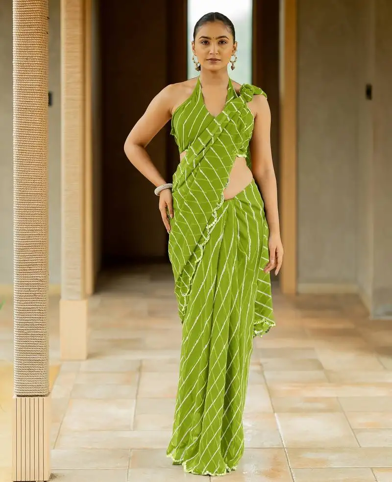 Green georgette stripes print plastic mirror work border saree with unstitched blouse piece