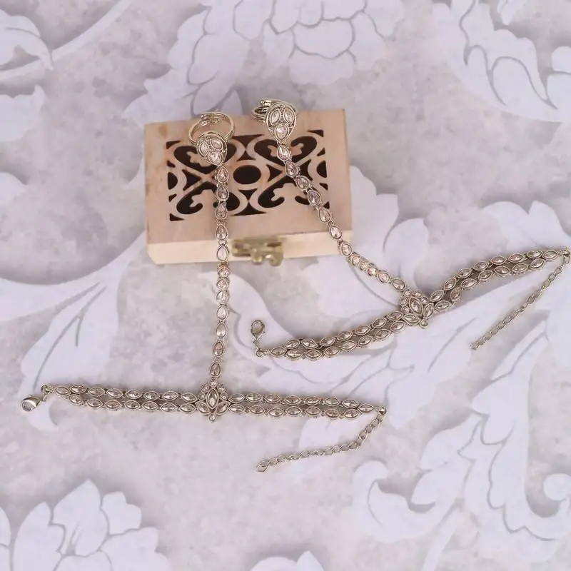 Traditional attractive leaf and oval shape gold plated set of 2 adjustable hathphool(panja) for women