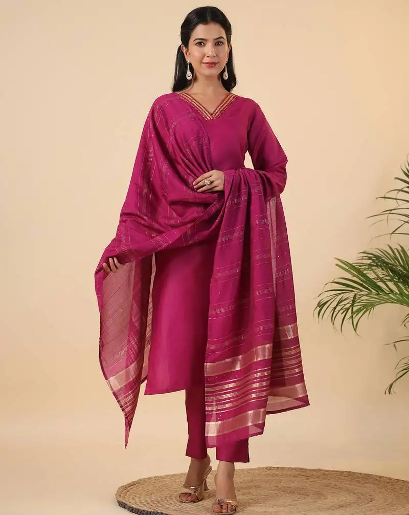 Women's magenta cotton blend solid straight kurta set