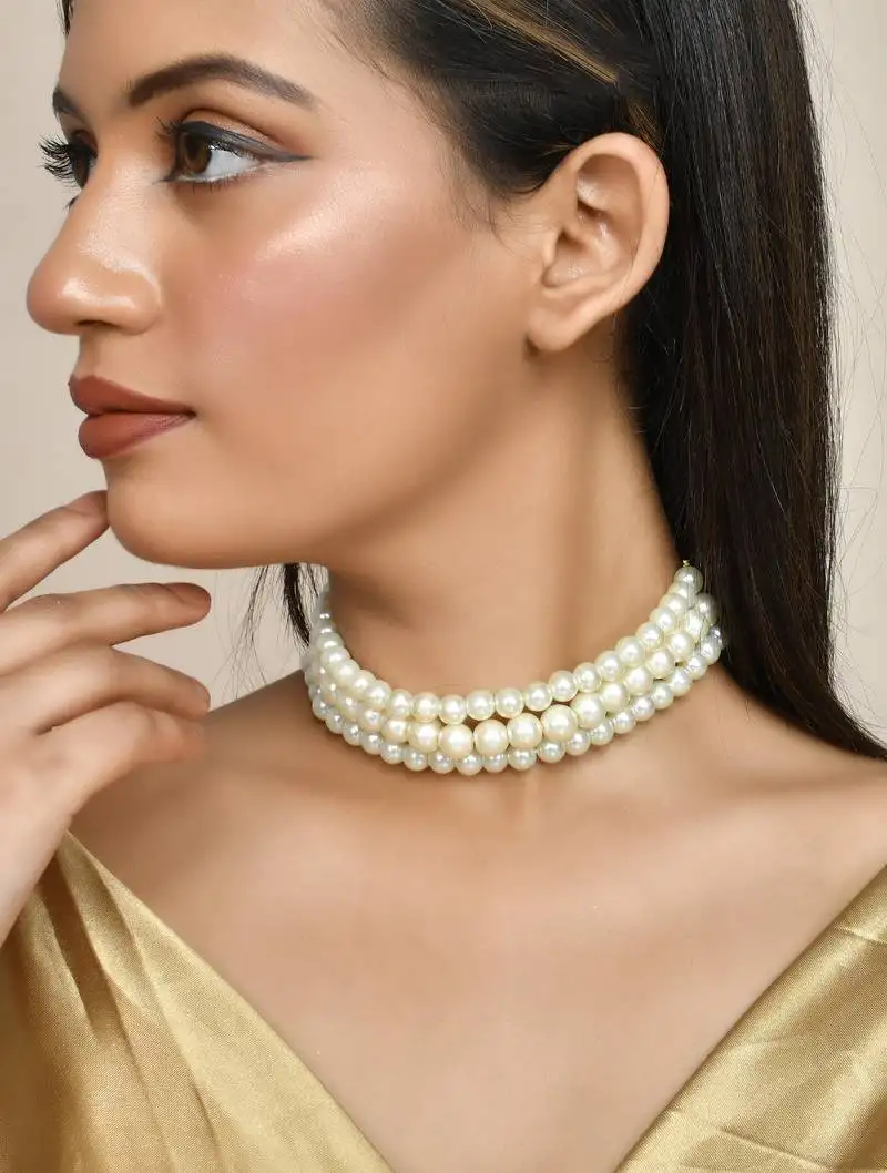Gold-plated pearls choker necklace