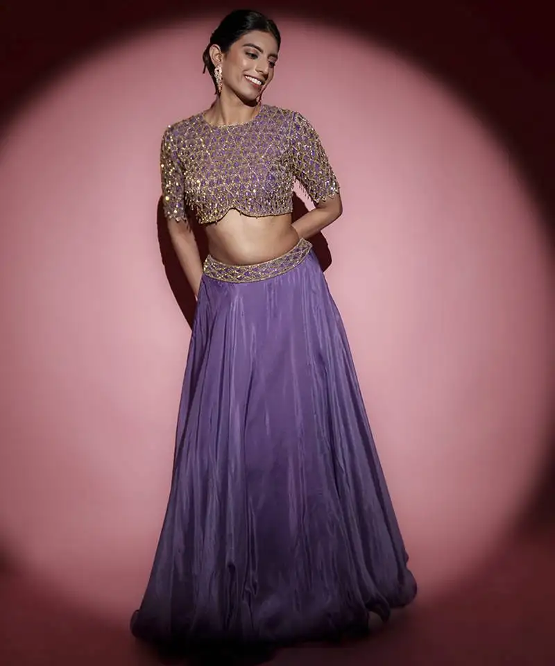 Blue organza plain lehenga with dupatta & embroidered blouse