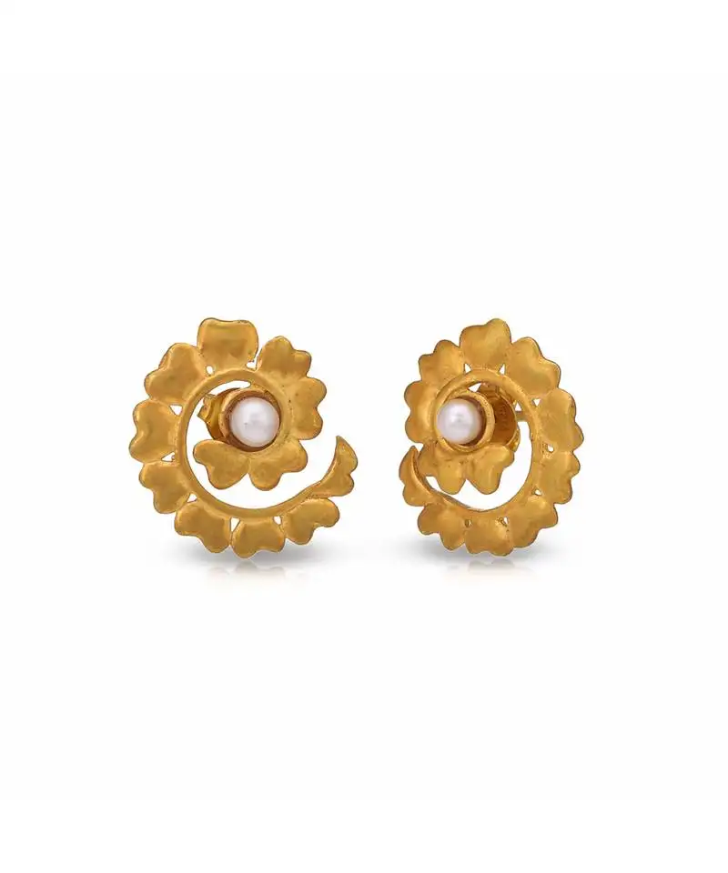 Yellow gold plated pearl necklace