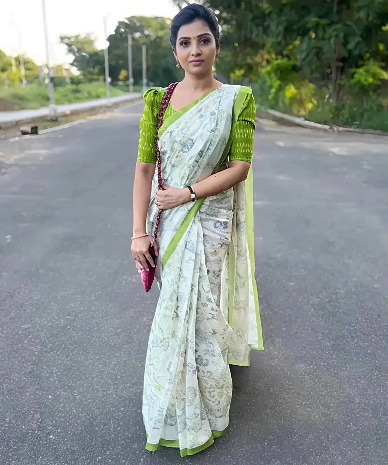 White leaf digital printed linen cotton saree