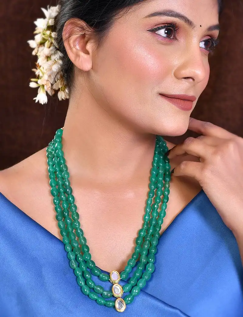Traditional green & gold-tone necklace