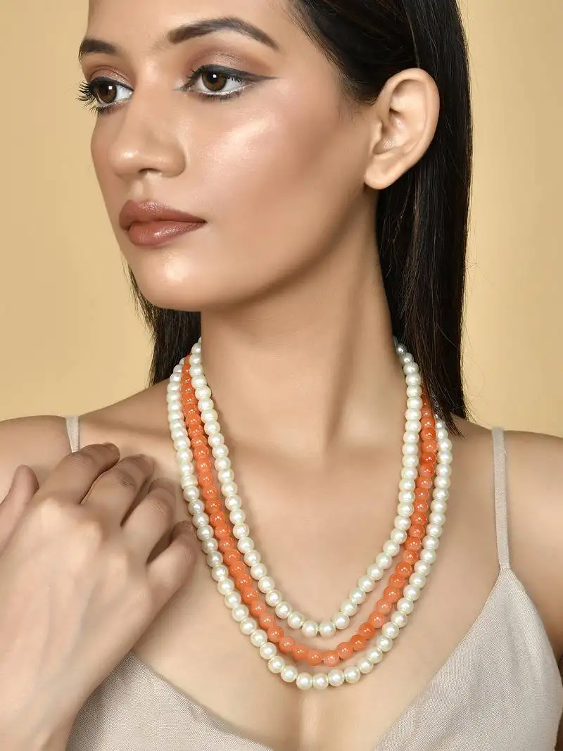 Gold-plated pearls layered necklace