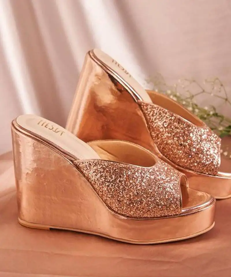 Peach woven leather wedges