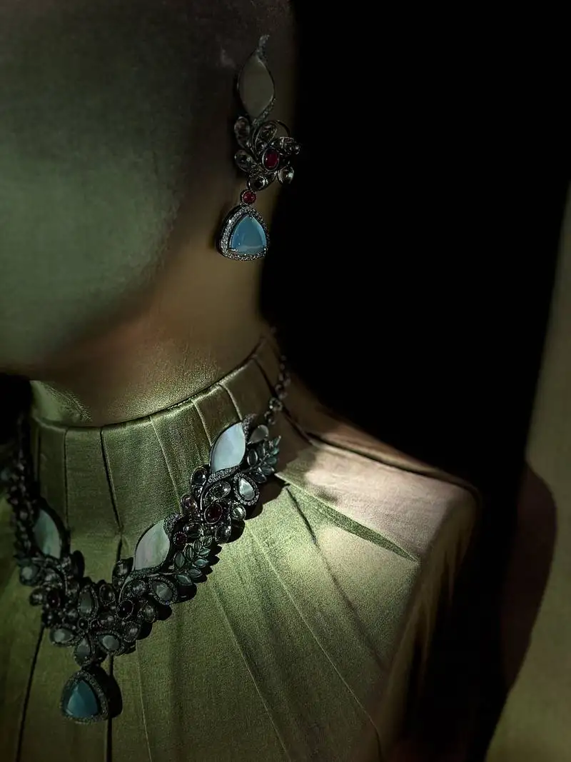 Multi-color navrattan