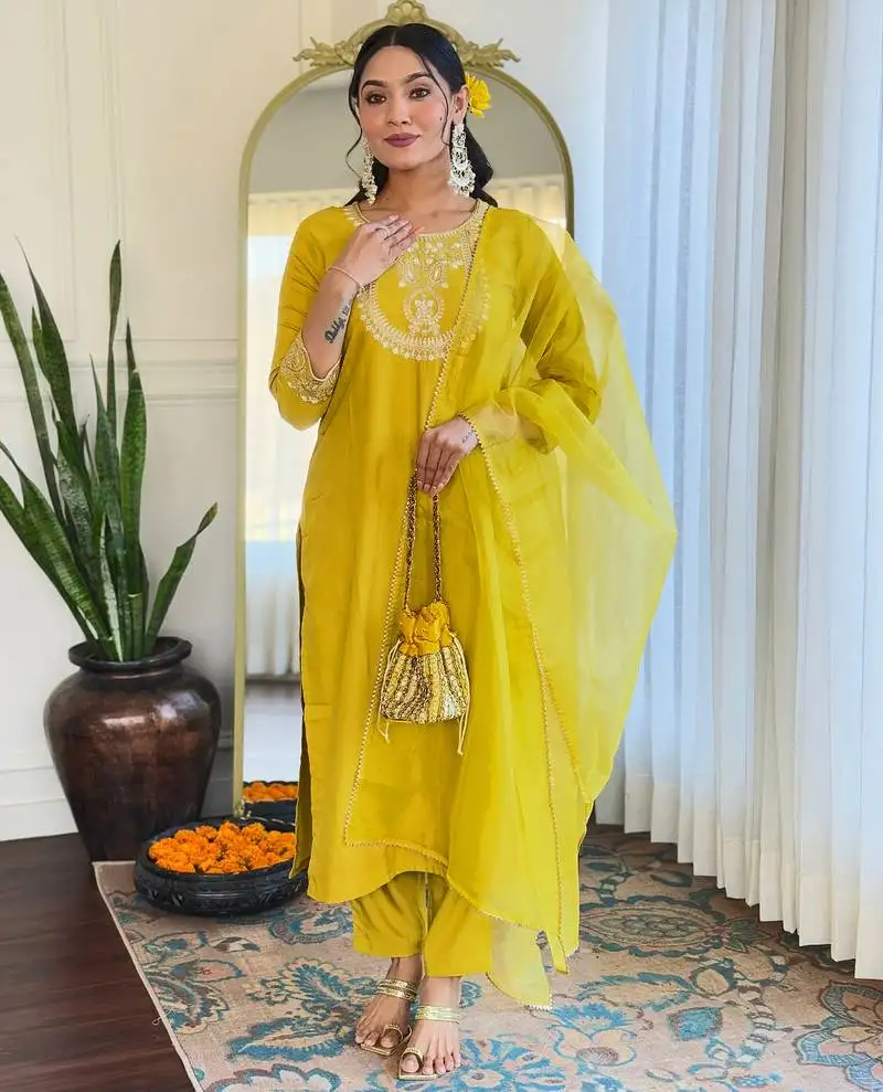 Women's rayon slub embroidered straight kurta with rayon slub pant and organza laced dupatta sets