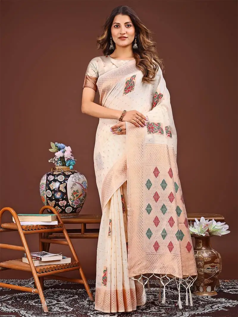 White jaquard saree with tassels