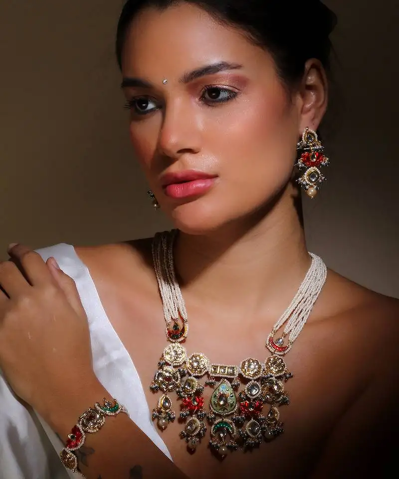 Laal tamanna haar necklace