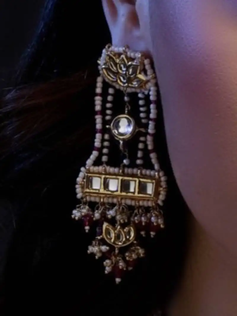 Aab-e-gulabi drop earring