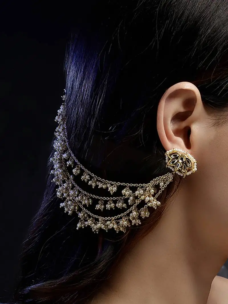 Husn-e-sunehri kanchain