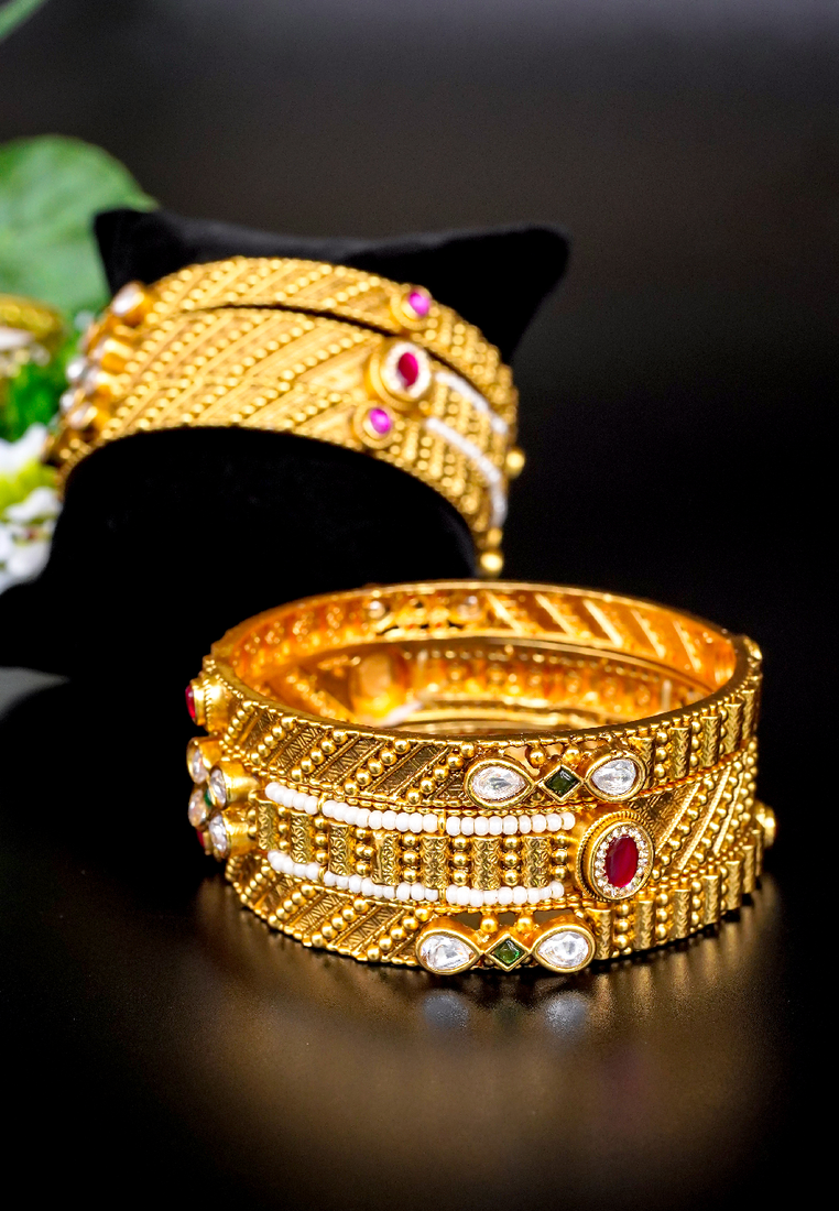 Majestic kundan & pearl antique bangles