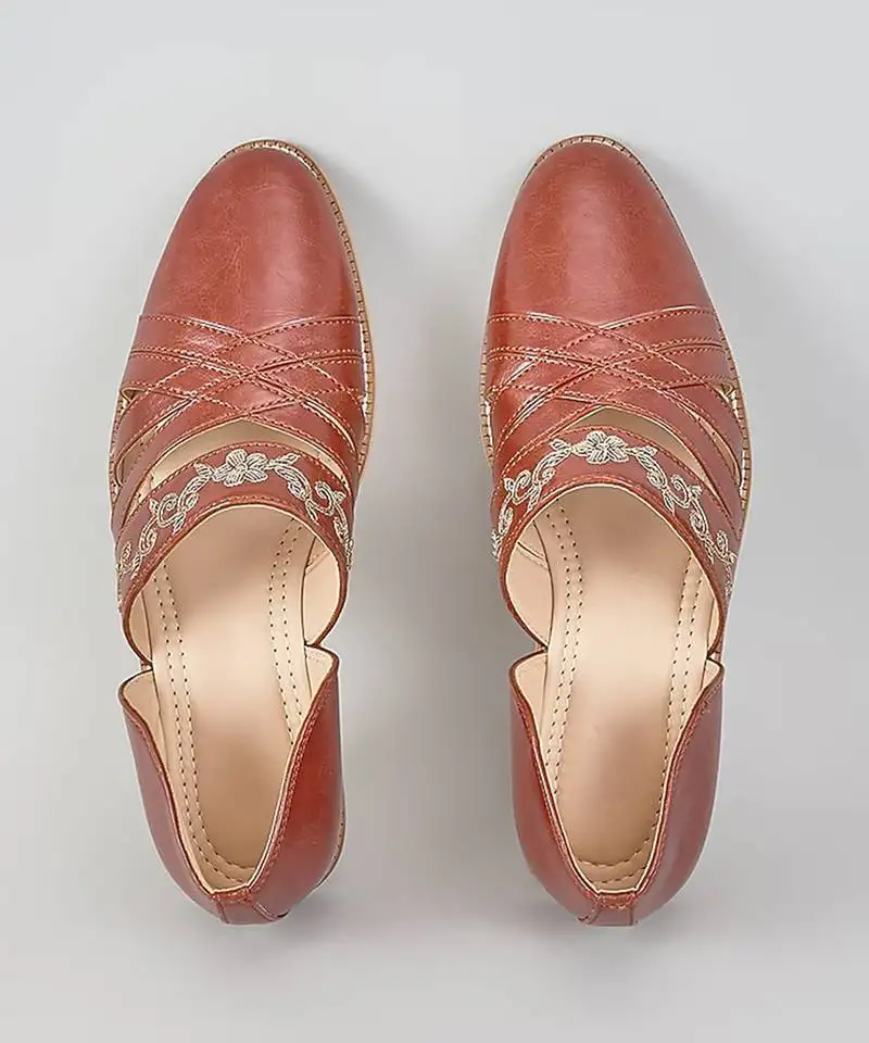 Brown woven leather mens juttis