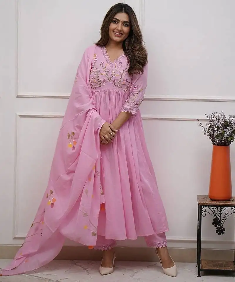 Baby pink elegant embroidered kurta set with floral dupatta
