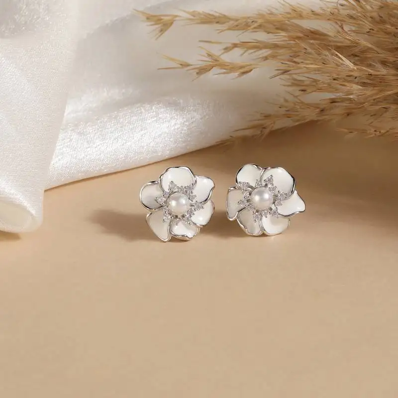 925 sterling silver earings rhodium plated with aaa quality american diamonds