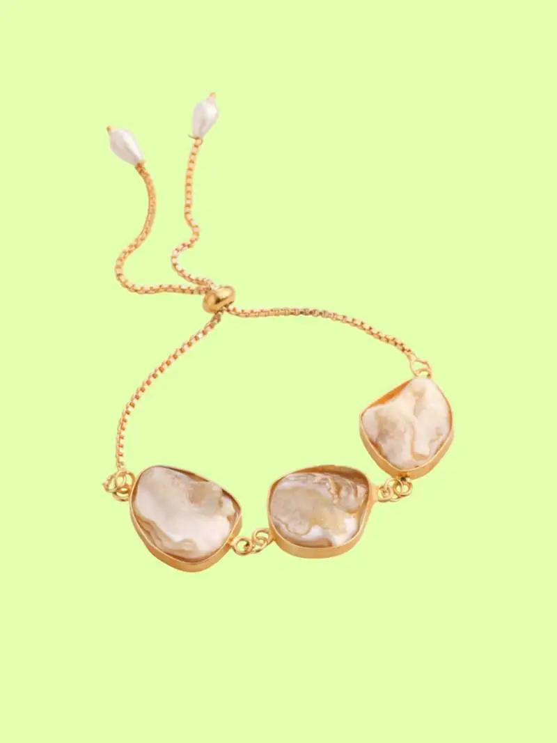 Pearls gold toned bracelet