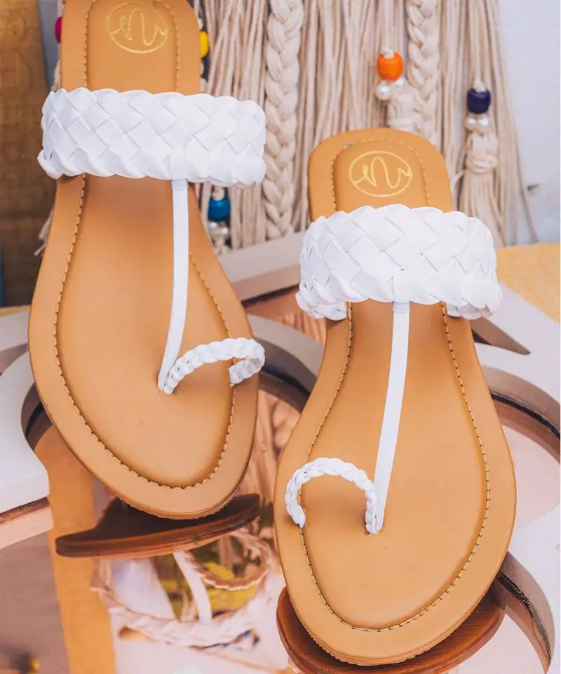 White solid leather kolhapuris