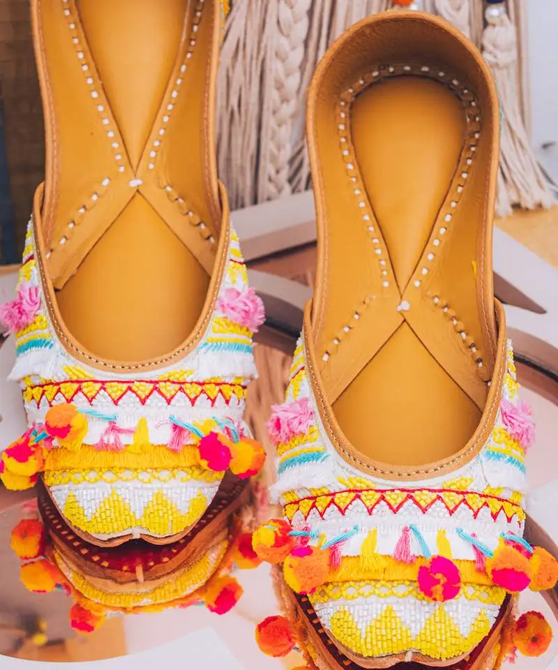 Multicolor embroidered leather juttis
