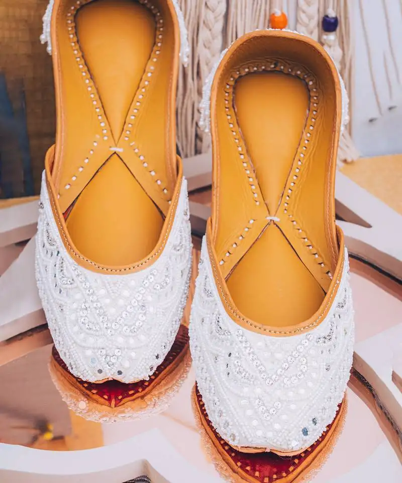 White embroidered leather juttis