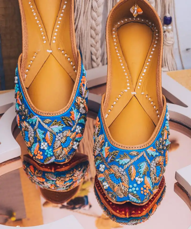Blue embroidered leather juttis