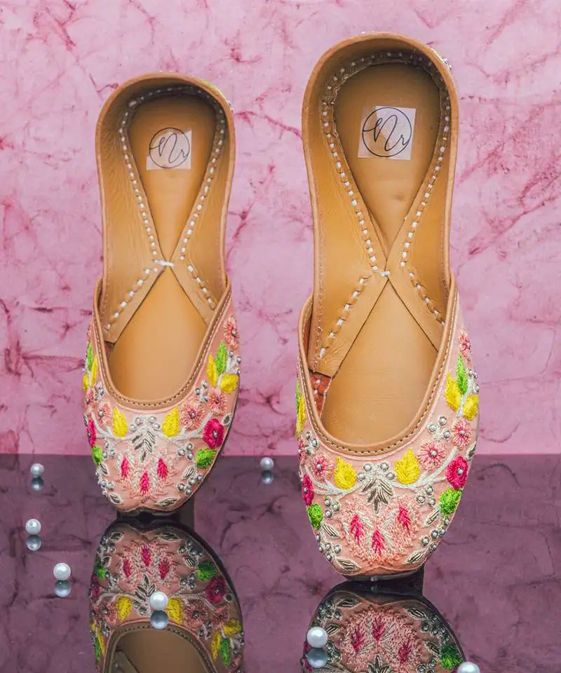 Peach embroidered leather juttis