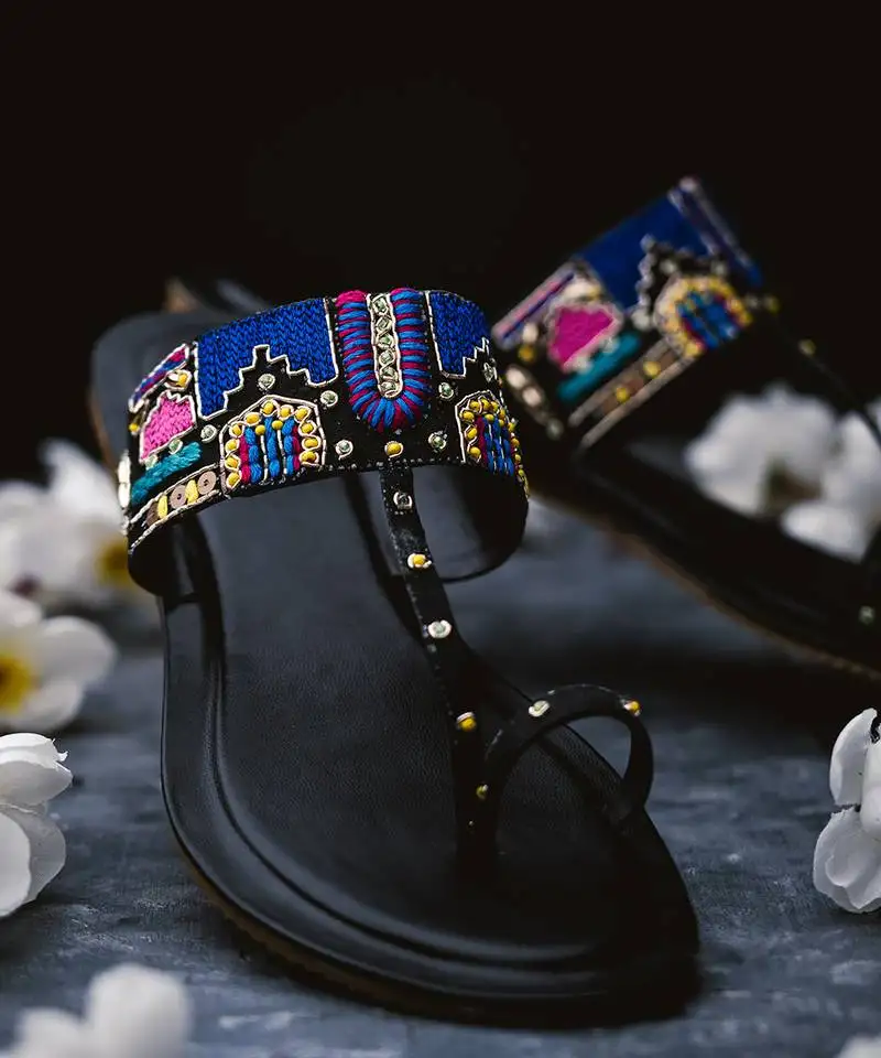 Black solid leather kolhapuri