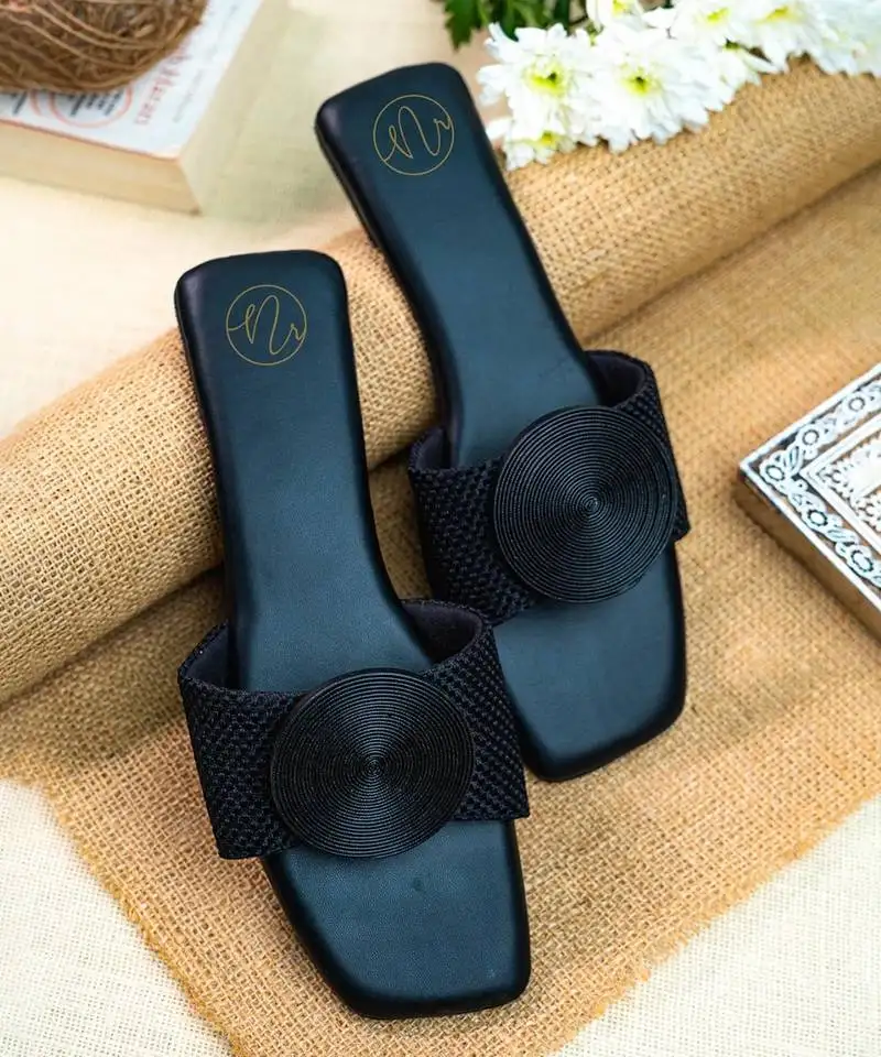 Black solid leather flats