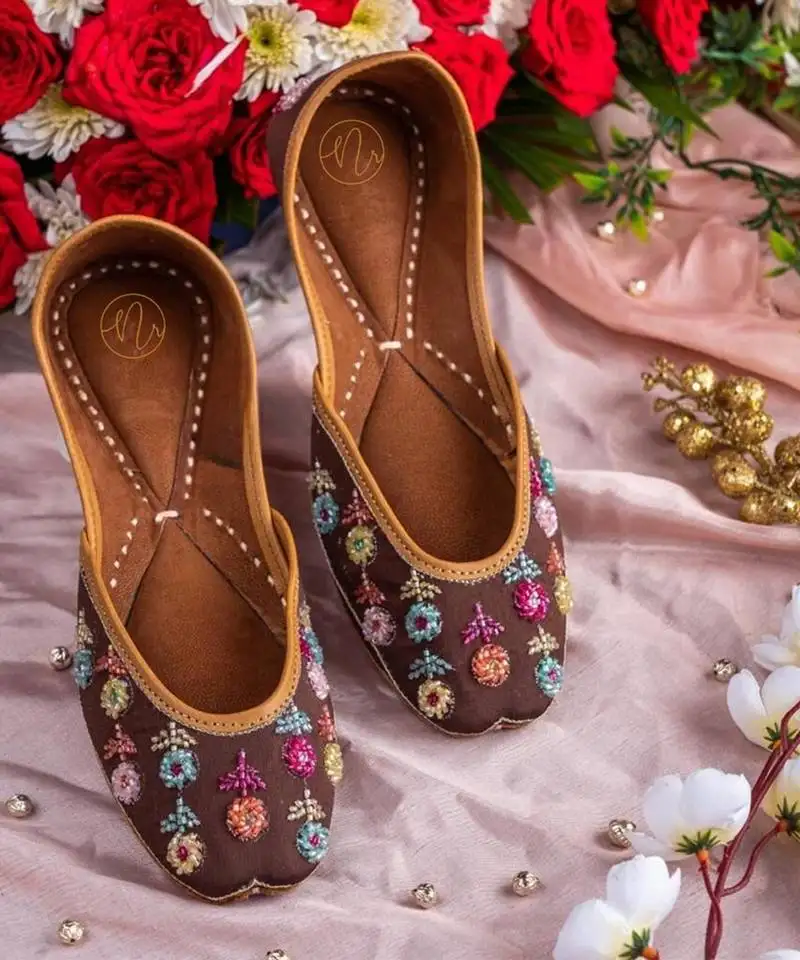Brown embroidered leather juttis