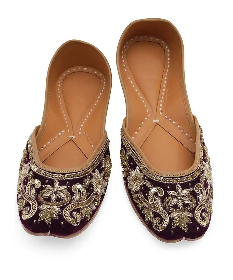 Burgundy embroidered leather juttis