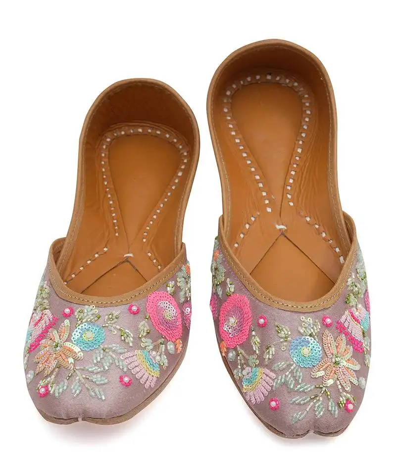 Lavender embroidered leather juttis