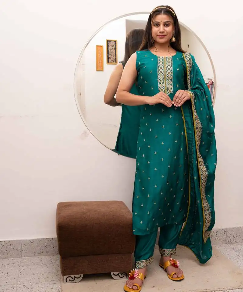 Green silk blend suit set stitched