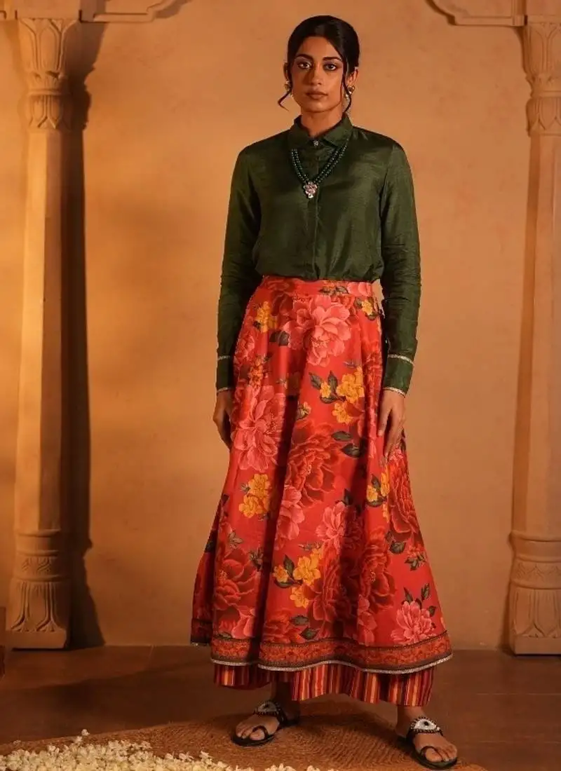 The shirt, crafted from luxurious doha silk stitched