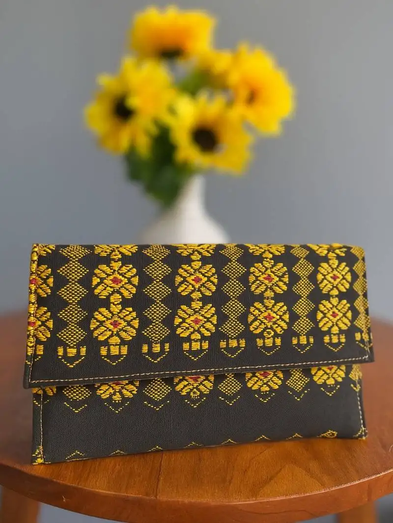 Women's ethnic clutch
