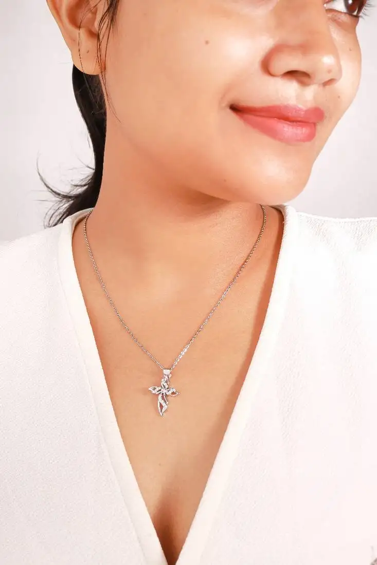 Silberry silver pendant cross design with chain