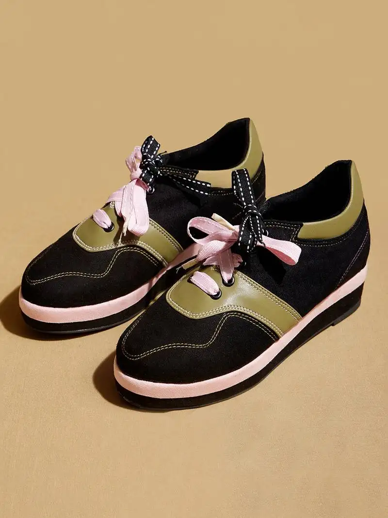 Black solid leather wedges