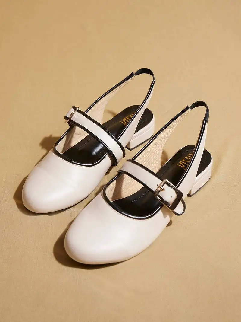 White solid leather ballerinas