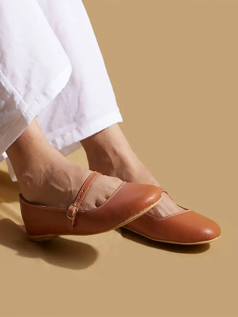 Tan solid leather ballerinas