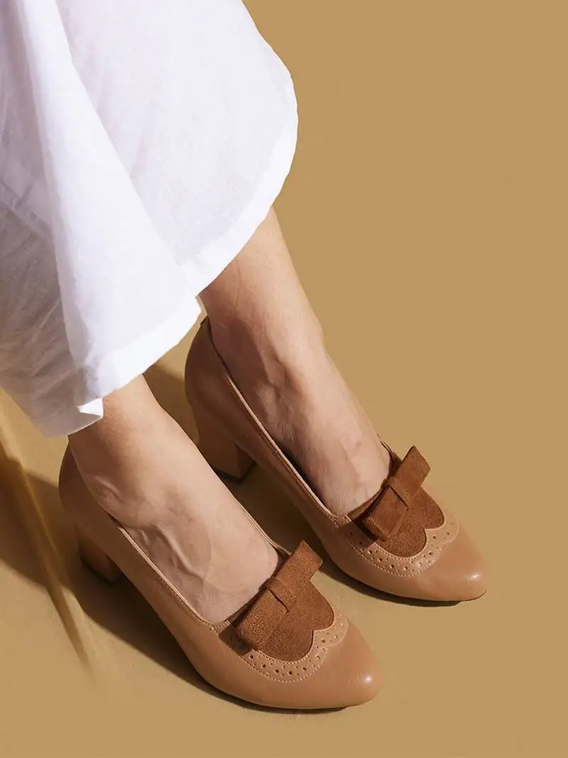 Tan solid leather heels