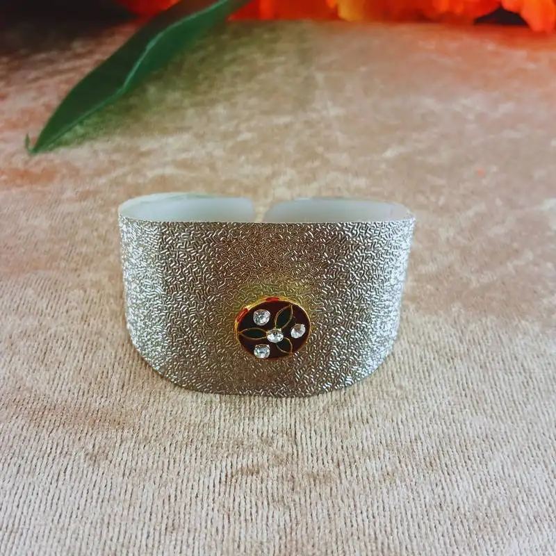 White acrylic kundan stud free size bracelets