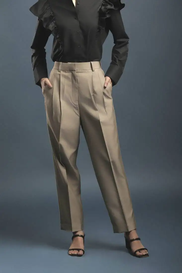 Beige double pleated trouser