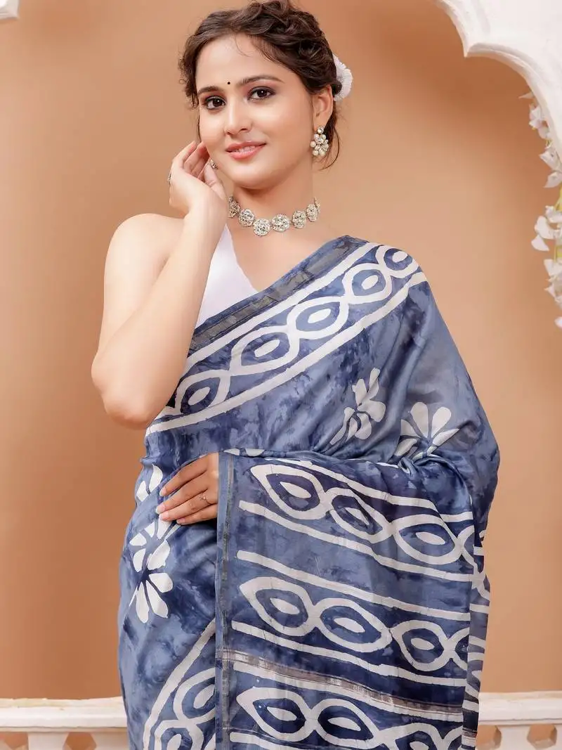 Grey batik print chanderi saree with blouse piece