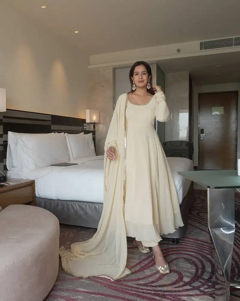 white plain georgette pant style kurti suit with duppatta