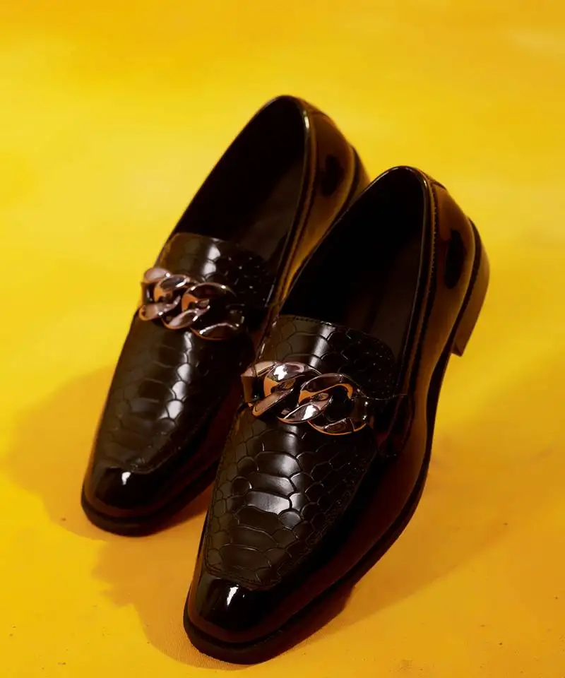 Black leather loafer with grey chain buckle